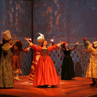 les personnages de la pièce, costumés en turques deviennent derviches tourneurs.